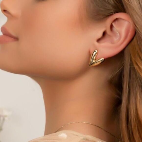 heart stud earrings M31 - Picture 2 of 9